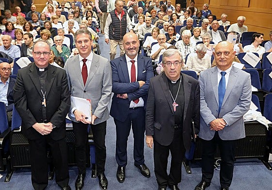 Luis Argüello (segundo por la derecha), durante la actividad de este jueves en Logroño.