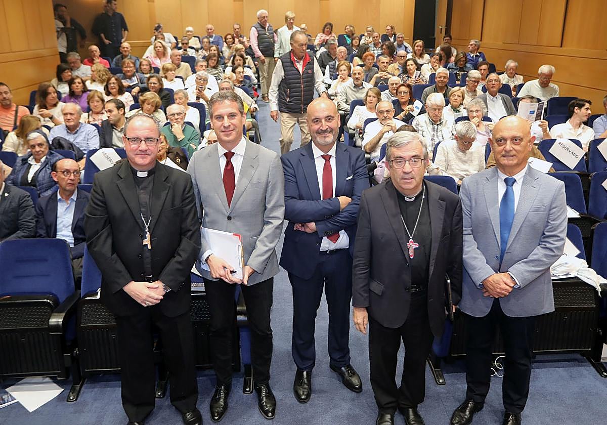 Luis Argüello (segundo por la derecha), durante la actividad de este jueves en Logroño.