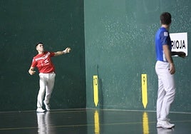 Salaverri se dispone a golpear la pelota desde el diez en la reciente feria de San Mateo.