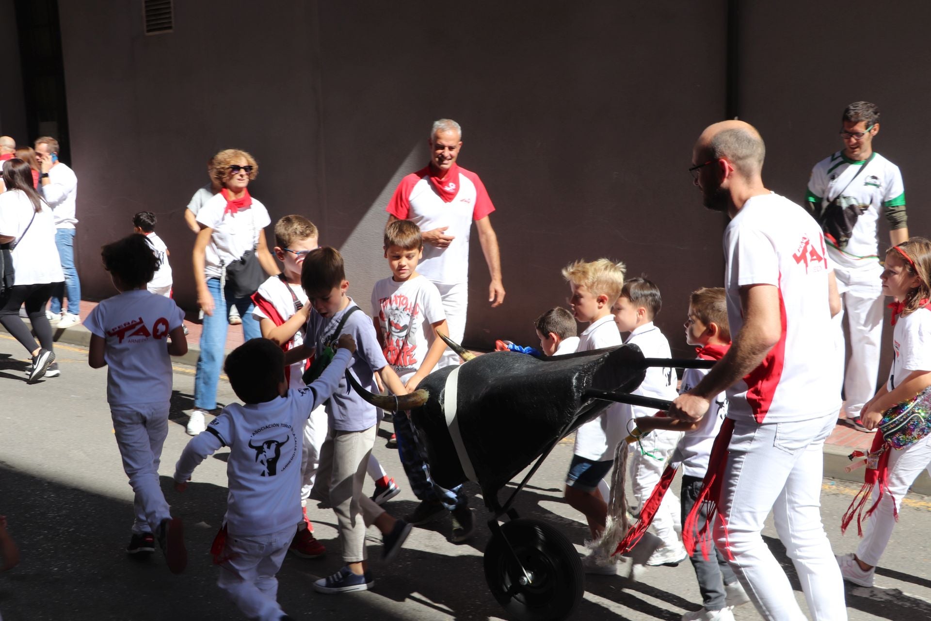 Arnedo disfruta de paellada, pasacalles y degustaciones en el cierre de sus fiestas