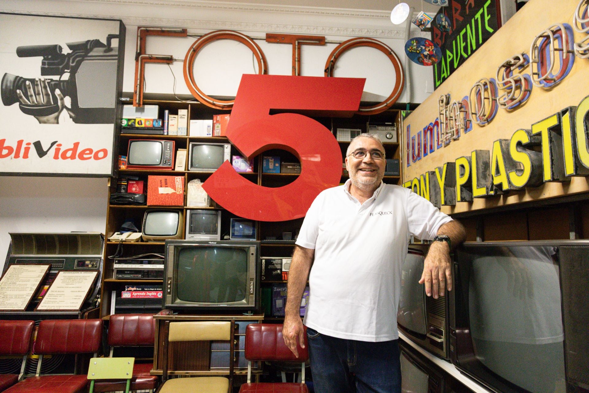 Carlos en el rincón de la imagen y su 'Foto 5'.