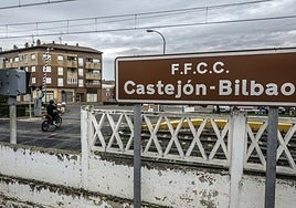 Vía del tren a su paso por Rincón de Soto.
