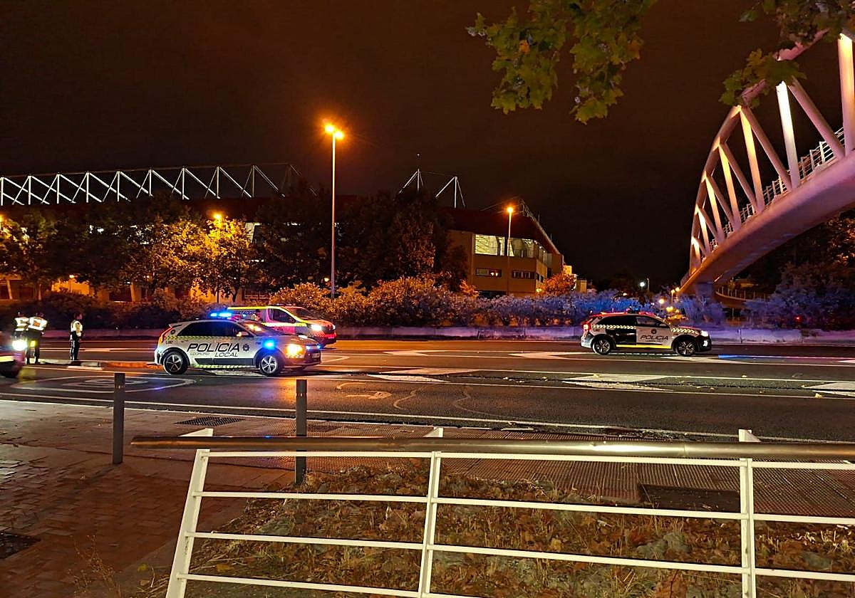 Policía en el lugar en el que se produjo el atropello, este sábado.