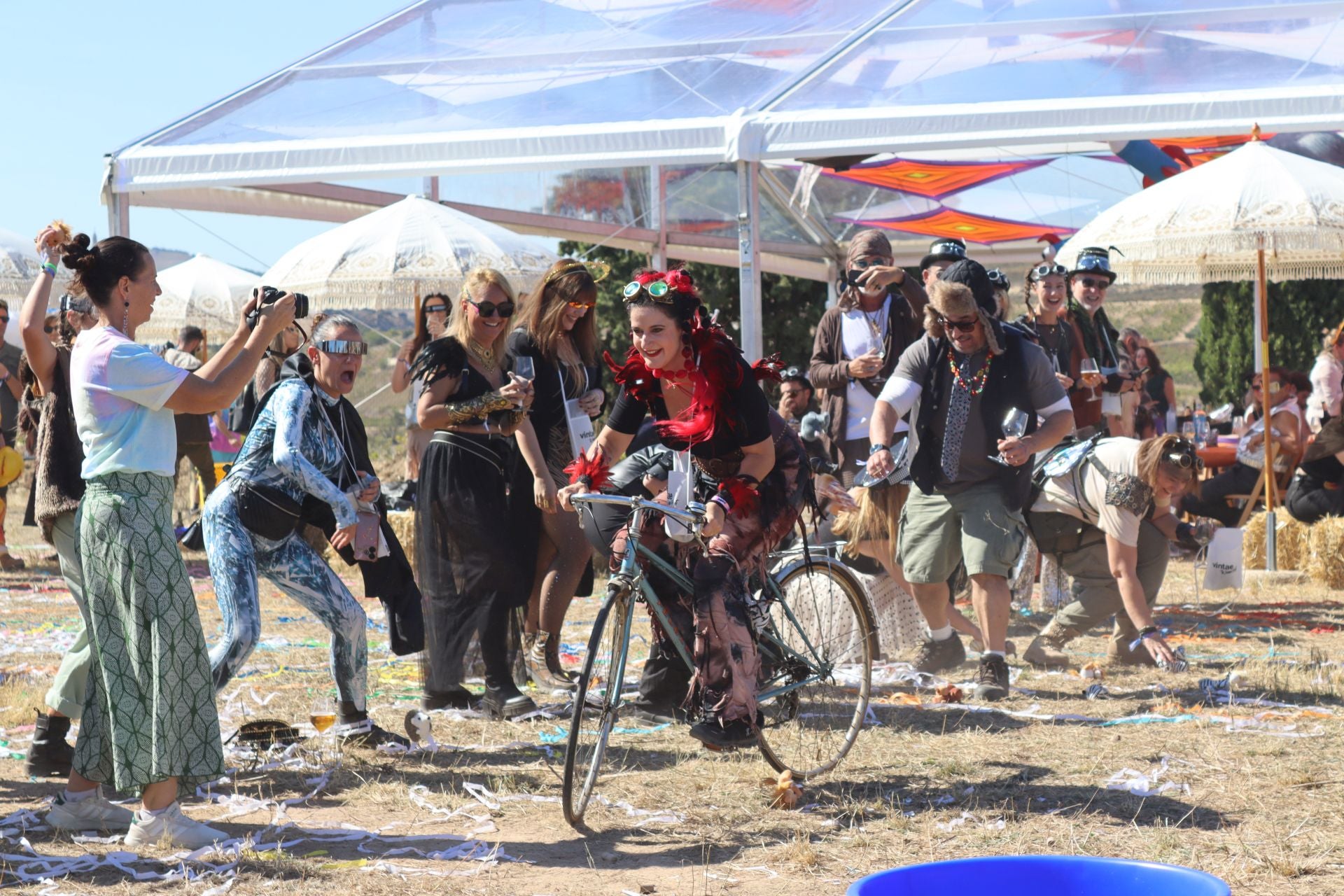 Disfraces, música y buen vino en el Vintae Wine Fest