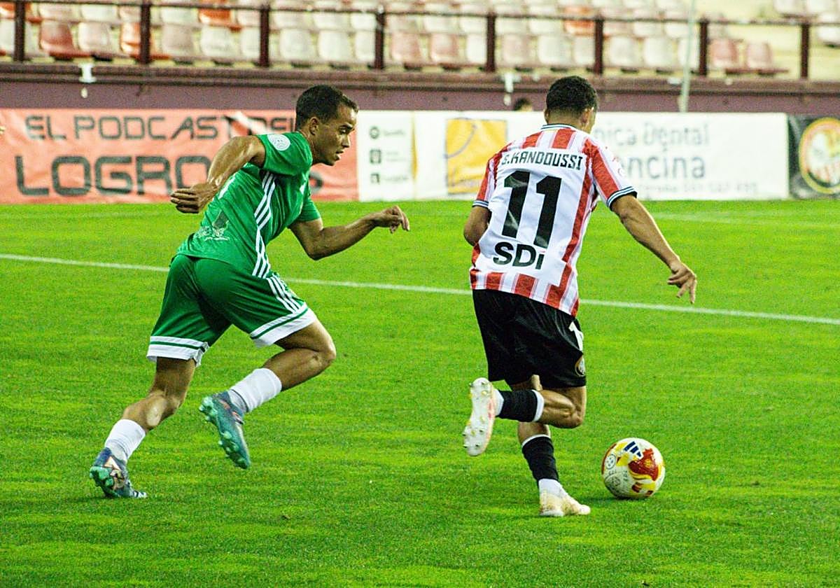 Bilal se marcha de un defensa del Gernika.