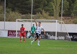 Álex Aguado celebra el gol del triunfo ante el Utebo.