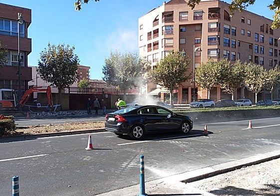 Obras de acondicionamiento de un nuevo paso de cebra en Duques de Nájera.
