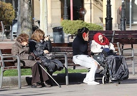 El PSOE critica el retraso de un año y el recorte de 800.000 euros en el servicio de Ayuda a Domicilio