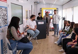 Los monitores guiaron ayer a alumnos de La Estación en la reflexión alrededor de la ciberseguridad.