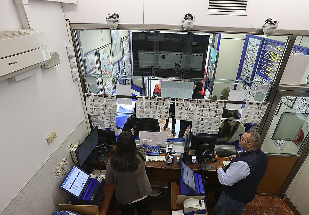 Foto de archivo de una administración riojana de lotería.