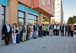 Asistentes a la inauguración de la nueva sede de Faro.