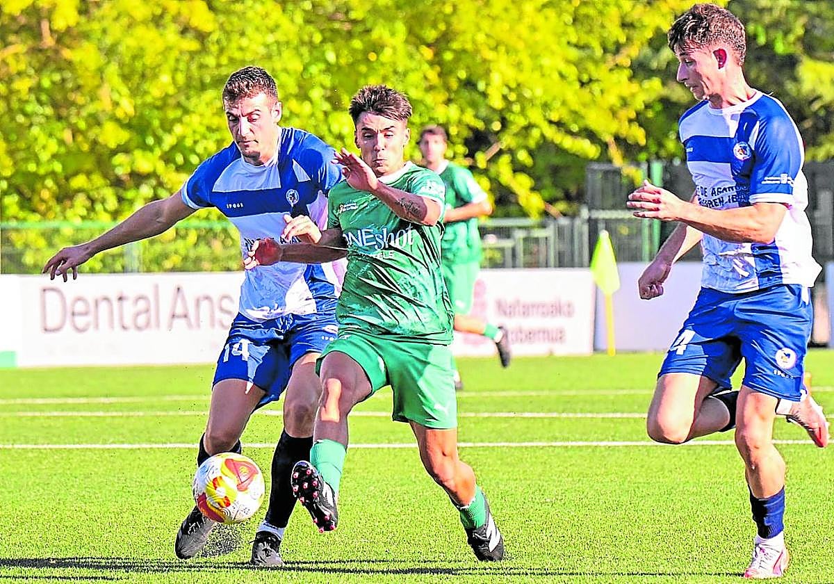 Un prometedor ataque del Náxara, que este sábado vistió de verde.