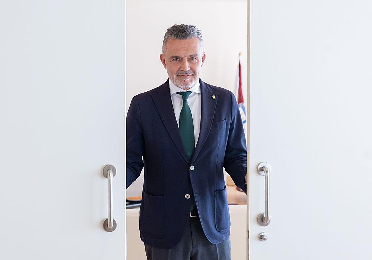 Conrado Escobar, en su despacho.