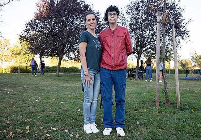 Prado Sánchez junto a Irati, su hija.