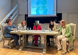Momento de la clausura de la jornada 'Las mujeres en el medio rural riojano' celebrada este martes en Albelda.