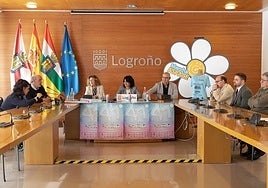 Representantes de Aspace-Rioja, Ayuntamiento de Logroño y patrocinadores, en la presentación de la 41ª Marcha.