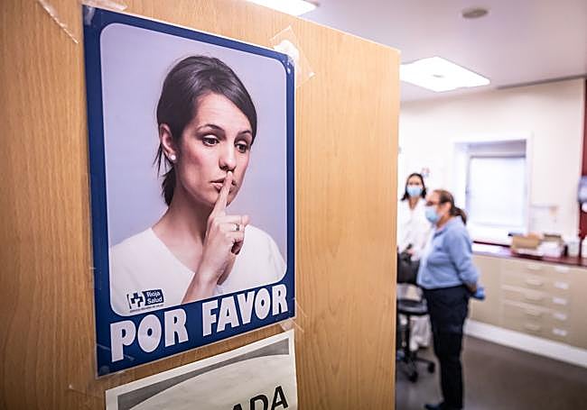 Entrada a la consulta de vacunación del centro de salud de Cascajos.