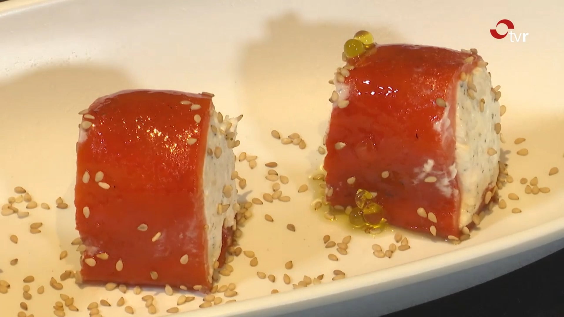 Rollitos de pimiento relleno de crema de queso trufado