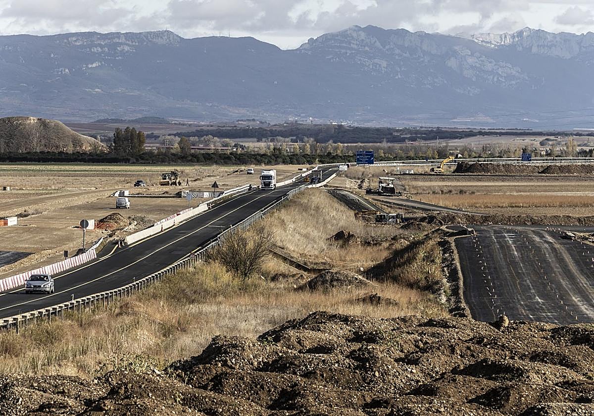 Imagen de archivo de las obras en la A-12 en el tramo entre Santo Domingo y Villamayor.