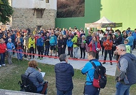 Discursos antes de iniciar la marcha del Día del Montañismo Riojanos en San Román de Cameros.