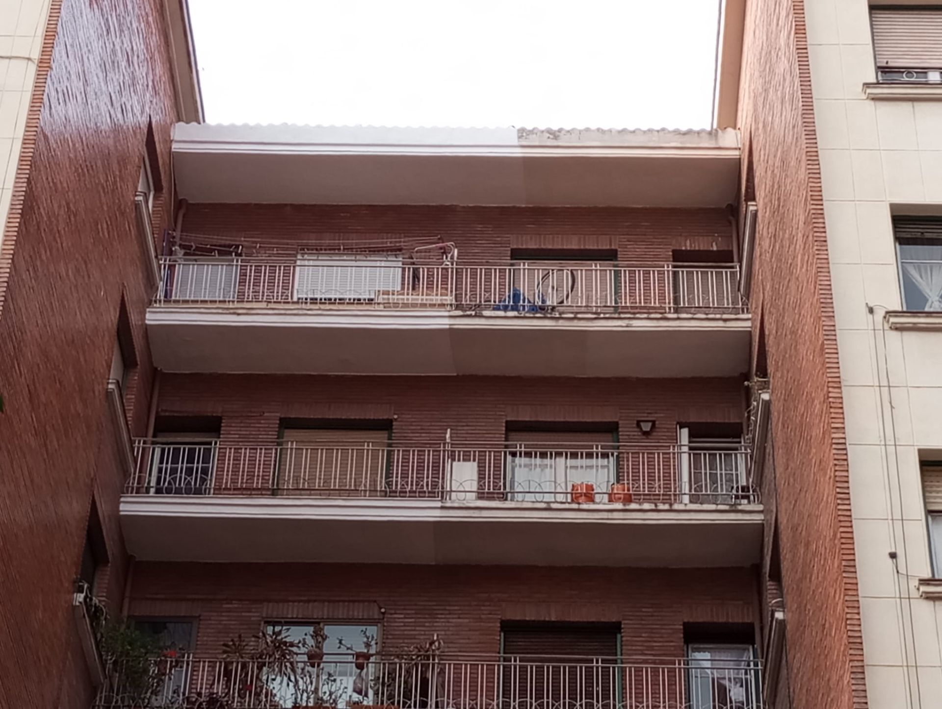 Imagen secundaria 1 - Detalles del 37 de Pérez Galdós.