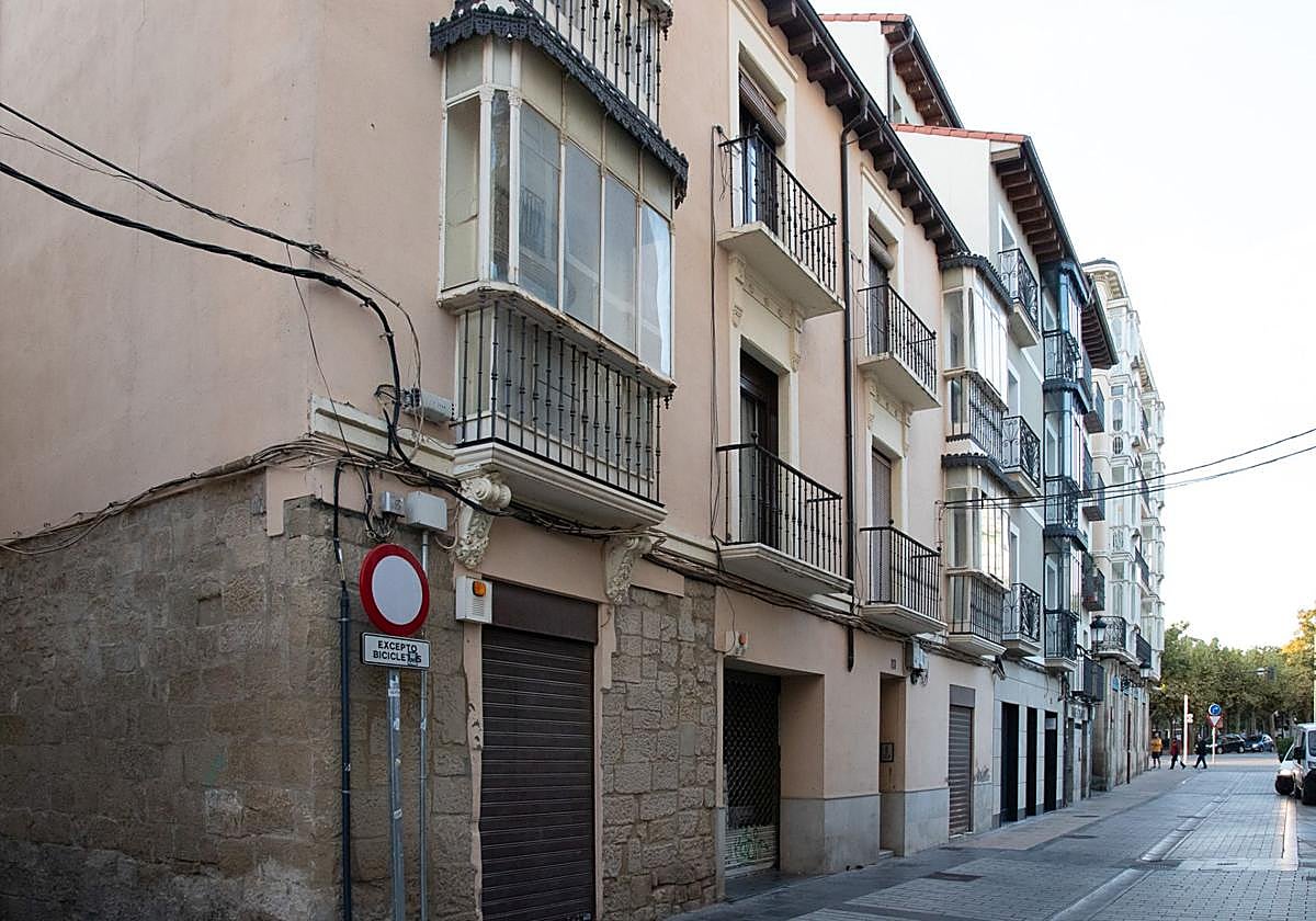 Rodríguez Paterna 2, edificio donde se ha proyectado su rehabilitación para 20 apartamentos turísticos.