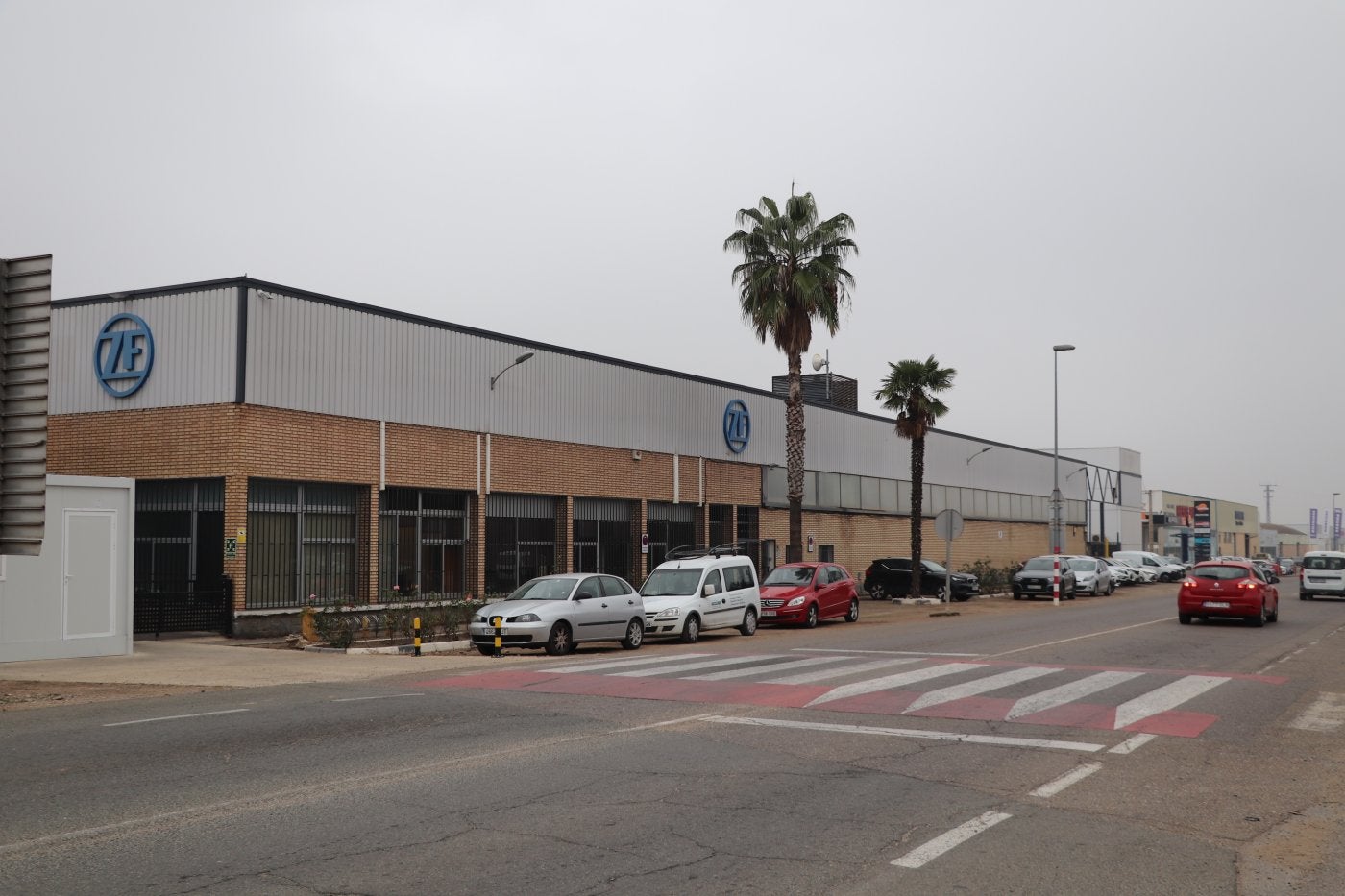 La incertidumbre sobre el futuro de los puestos de trabajo rodea a las familias vinculadas con la planta alfareña de la multinacional alemana.