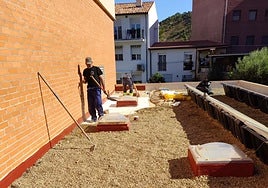 Trabajos en el polideportivo municipal.