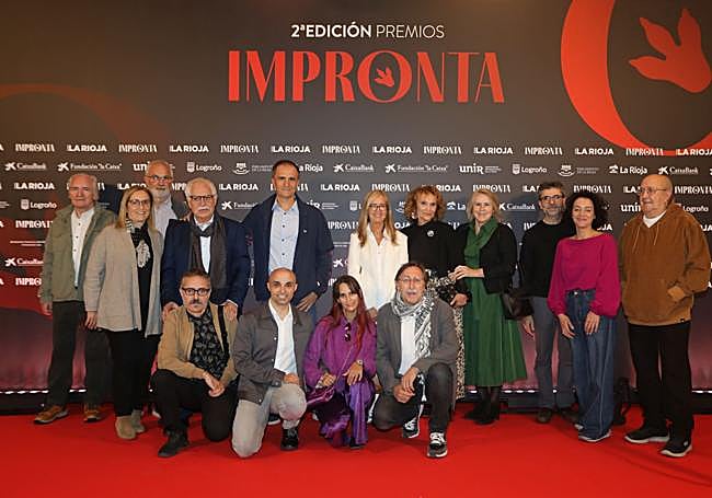 Jesús Vicente Aguirre, ganador del Premio Impronta del Año 2025, contó con una gran piña integrada por su mujer, Marisa Herráinz Gonzalo, y el hijo de ambos, Pablo, además de por un nutrido grupo de amigos.