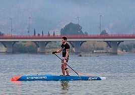 El arnedano, en uno de los entrenamientos en los que ha ido haciéndose camino en el paracanoe.