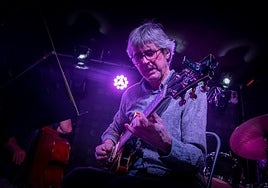 El guitarrista riojano Caco Santolaya.