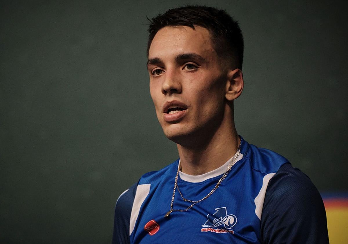 Javier Zabala, pensativo durante un partido anterior.