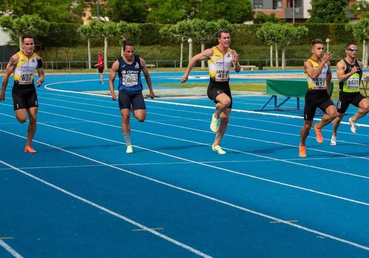 Imagen de una de las semifinales de 100 metros, en una imagen de archivo.