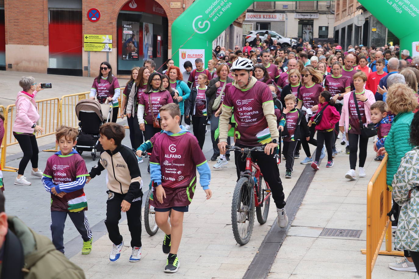 Las imágenes de la marcha contra el cáncer en Alfaro