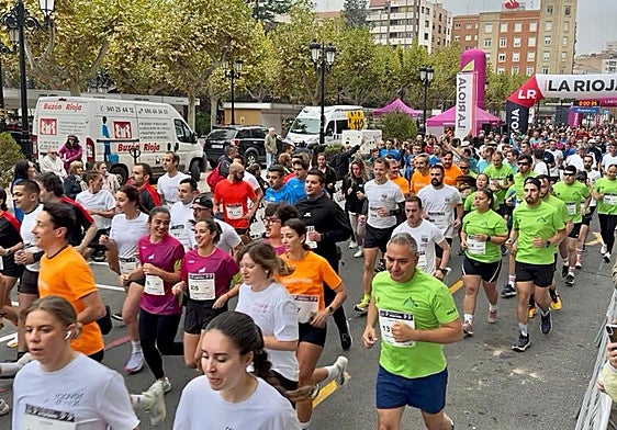 Corredores nada más tomar la salida en Muro de la Mata.