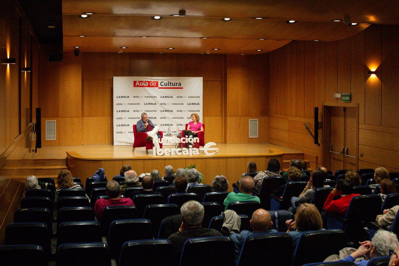 Berna González Harbour, en el Aula de Cultura