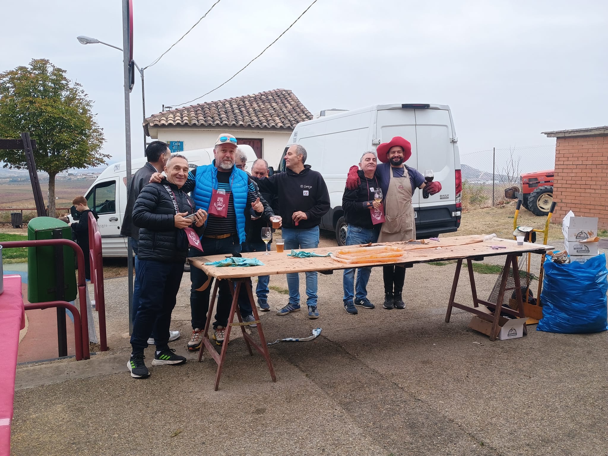 Marcha del vino y el chorizo asado de El Cortijo