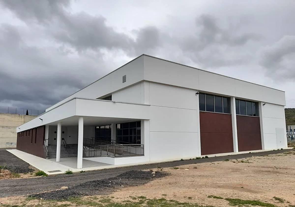 Cervera adjudica las obras de los dos vestuarios del pabellón de Rincón de Olivedo