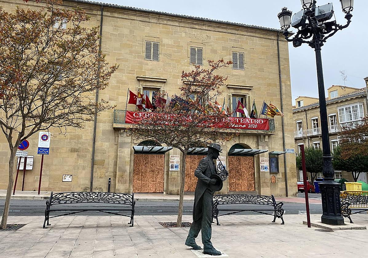 Entrada al teatro Breton de los Herreros de Haro, en una imagen de archivo.