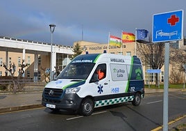 Una ambulancia, en el Hospital de Calahorra.