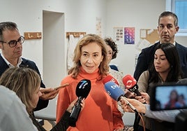 María Martín durante la visita de este miércoles al Hospital de La Rioja.