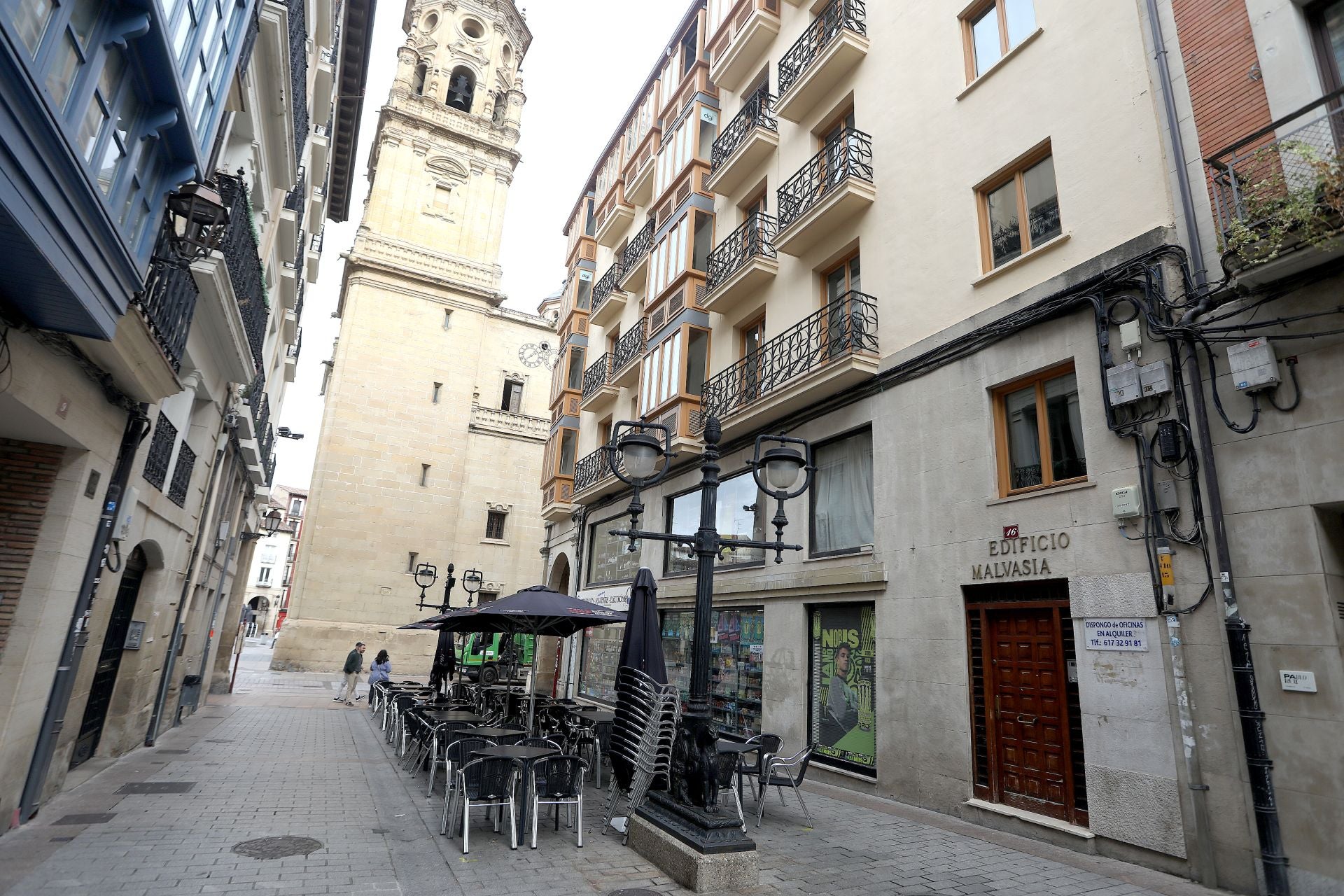 Edificio Malvasía, hasta ahora de oficinas, en el 16 de Marqués de Vallejo, en la esquina con Portales frente a La Redonda.