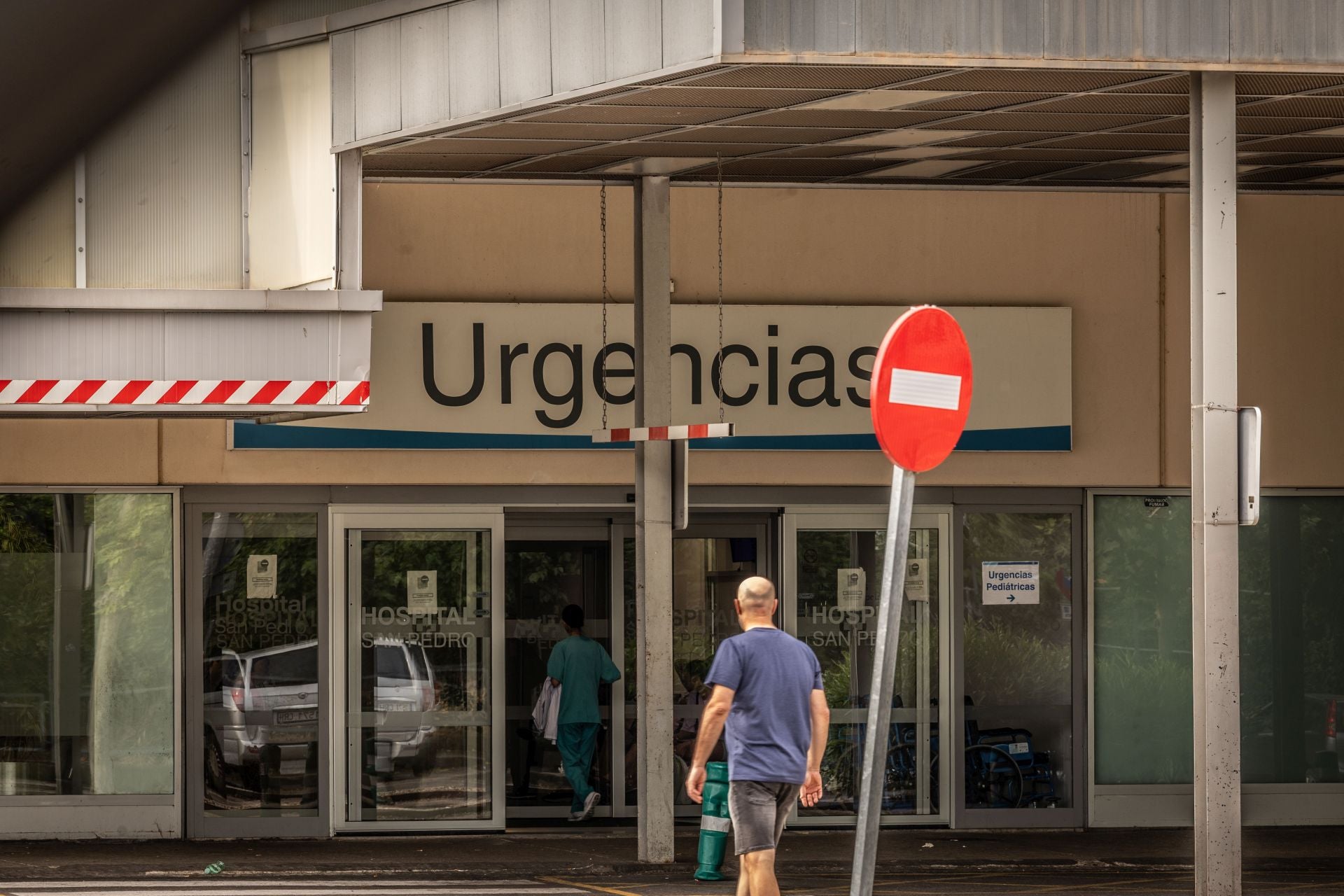 Acceso al servicio de Urgencias del Hospital San Pedro de Logroño.
