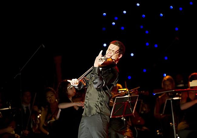 El violinista Alexander Gilman, concertino de la LGT Jóvenes Solistas de Londres.