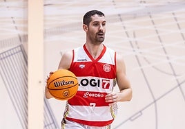 Arévalo sube la pelota.