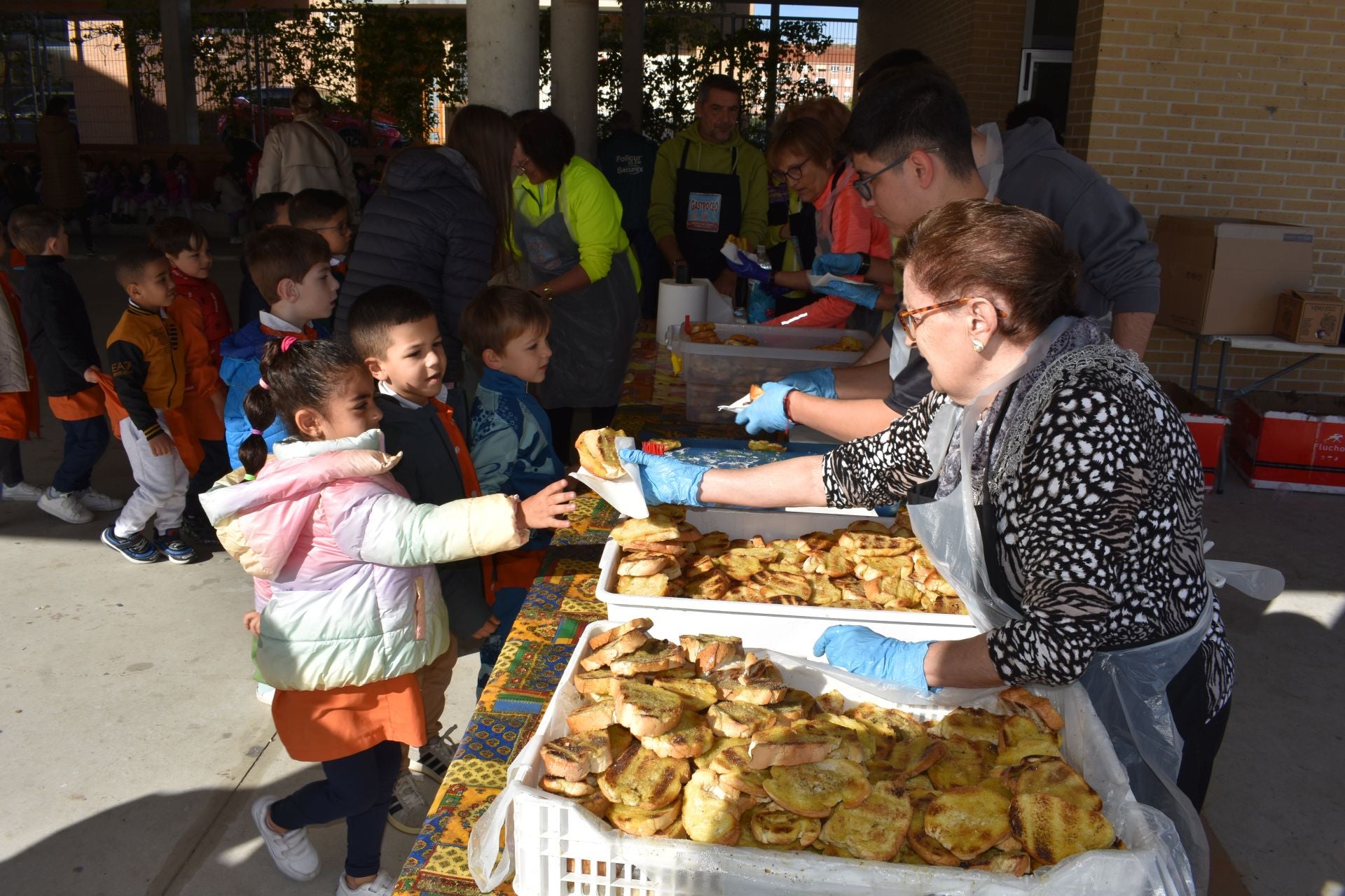 El CEO Villa de Autol reparte 3.000 &#039;pringadas&#039;