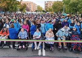 Los marchosos, antes del corte de la cinta en República Argentina, junto al polideportivo de Las Gaunas.