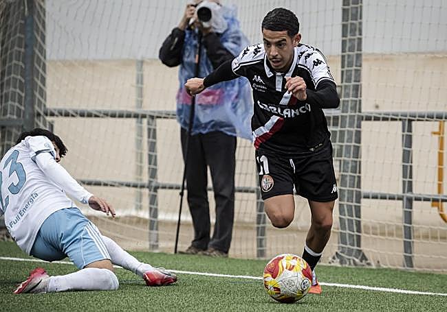 Bilal Kandoussi se escapa de la marca de Tobajas.