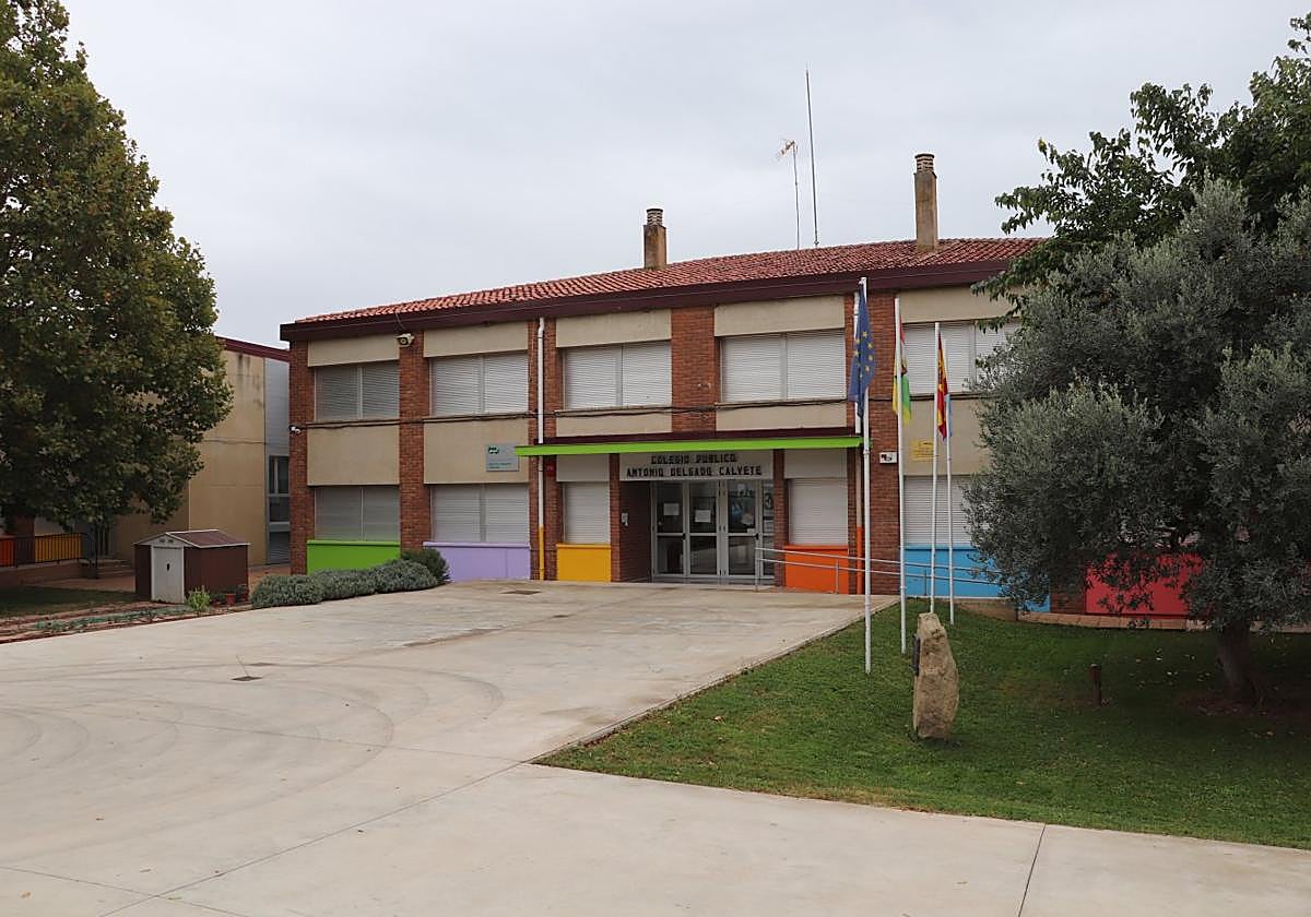 Ayuntamiento y Dirección General de Gestión Educativa llevan desde el final de curso pasado sobre el pago de la caldera del colegio público.