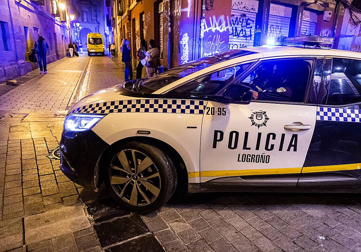 La Policía Local denunció el pasado fin de semana a 40 personas por orinar en la calle